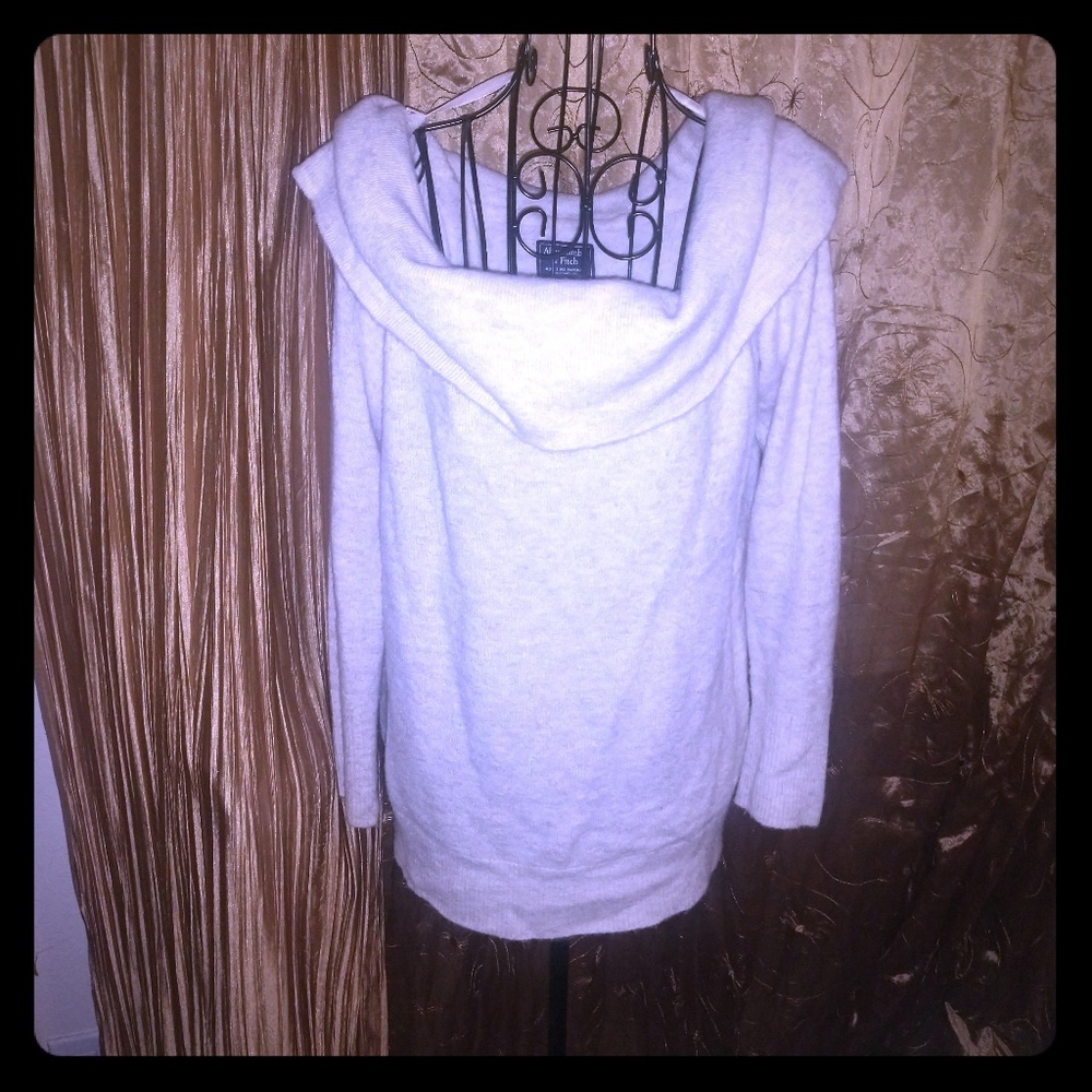 Abercrombie and Fitch Sweater M